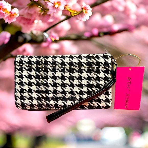 Betsey Johnson NWT Black & White Knit Houndstooth Zipper Wristlet Wallet (P072) - Picture 1 of 7